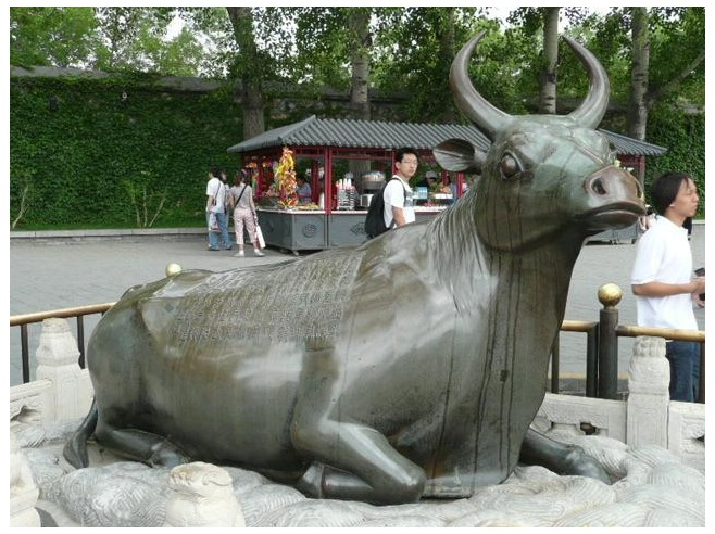  Cast in 1755, this statue was also called the "Golden Ox". It was placed here in order to control floods. The 80-word ode entitled "Inscriptions on the Golden Ox" inscribed on its back was written by Emperor Qianlong in traditional, "seal" style calligraphy. 